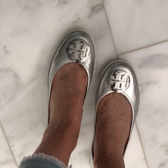 Tory Burch sneaker flats, Silver leather fit like a 9 1/2 - Picture 7 of 7